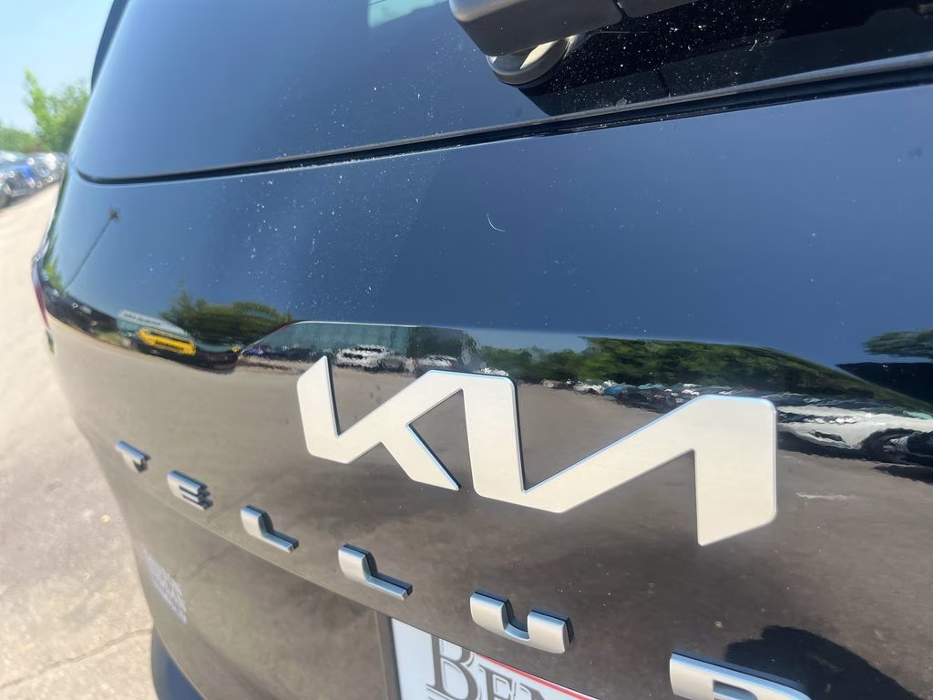 2022 Ebony Black Kia Telluride SX FWD SUV