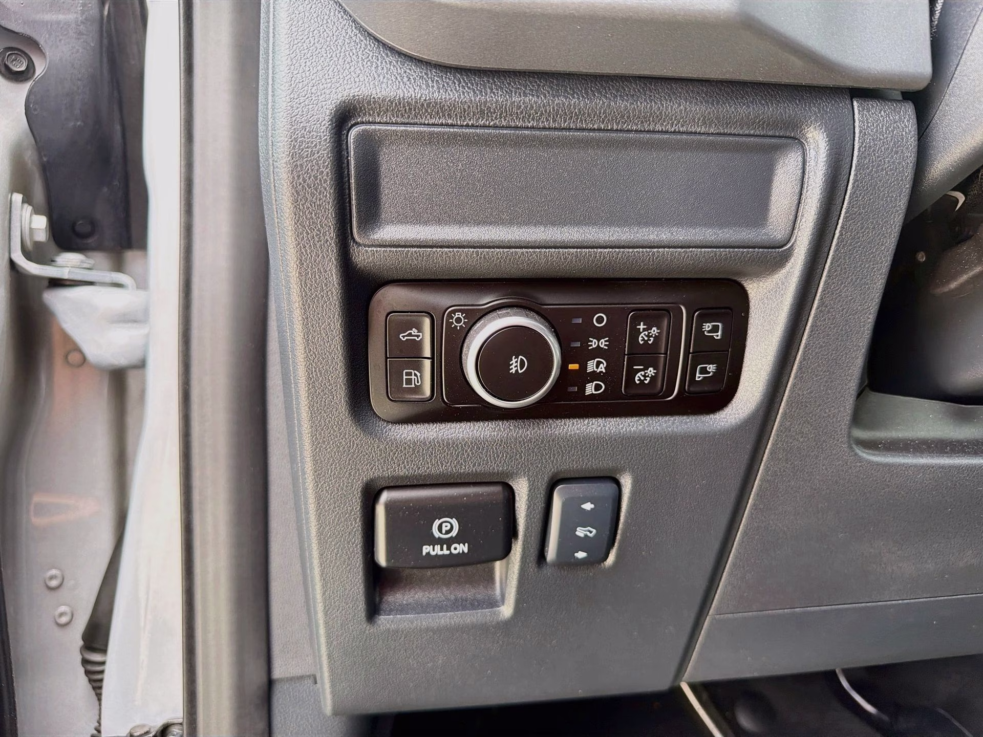 2025 Space White Metallic Ford F-150 XLT 4X4 Truck