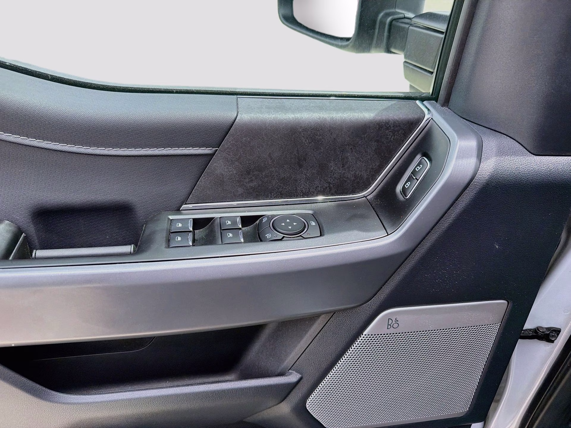 2025 Space White Metallic Ford F-150 XLT 4X4 Truck