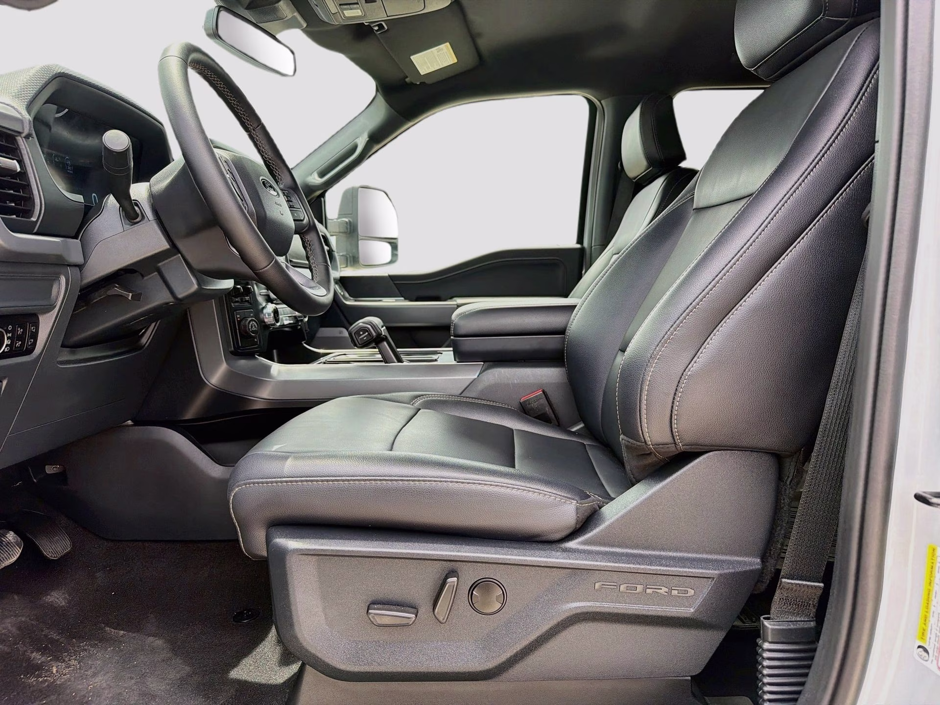 2025 Space White Metallic Ford F-150 XLT 4X4 Truck