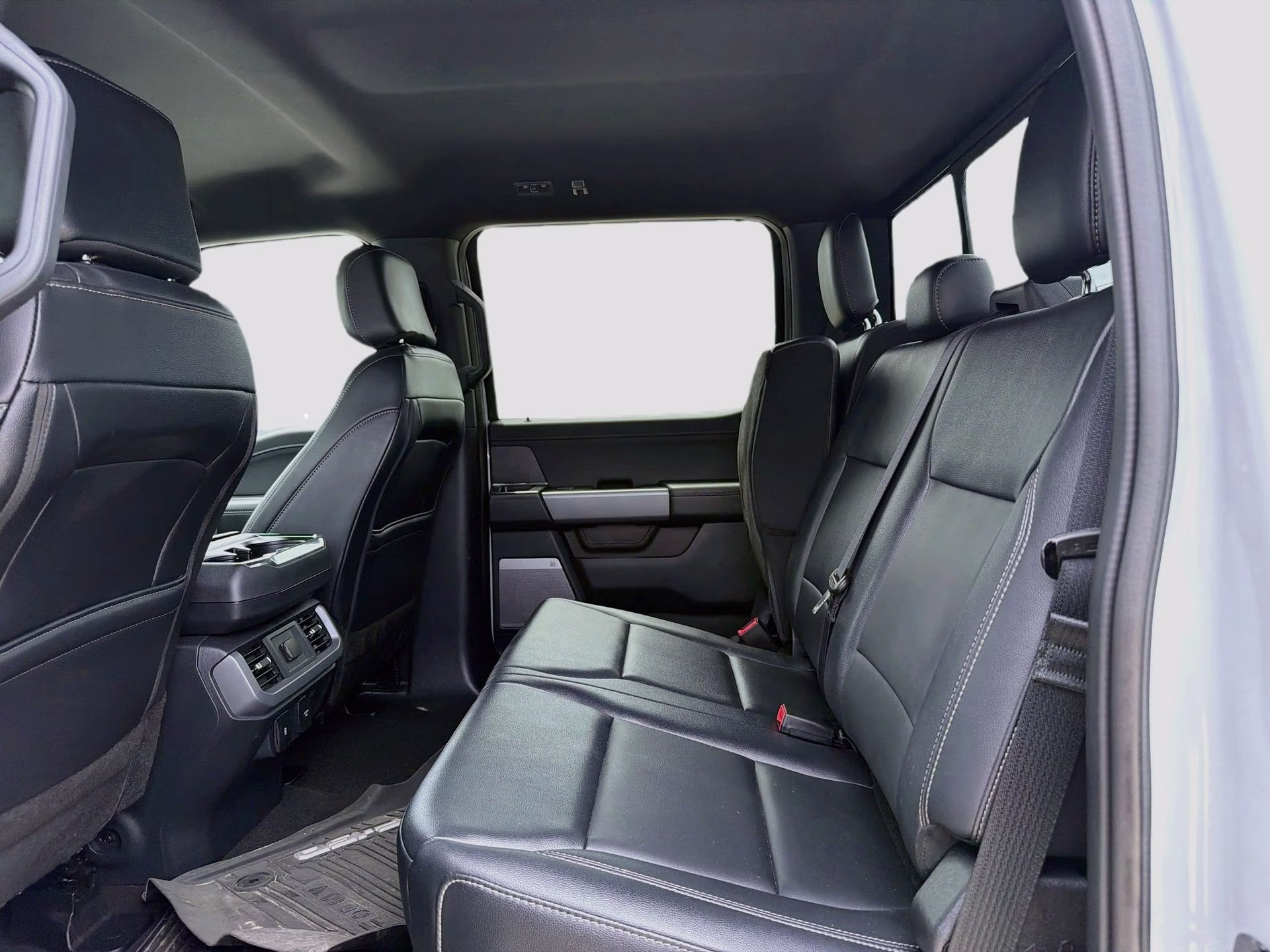 2025 Space White Metallic Ford F-150 XLT 4X4 Truck