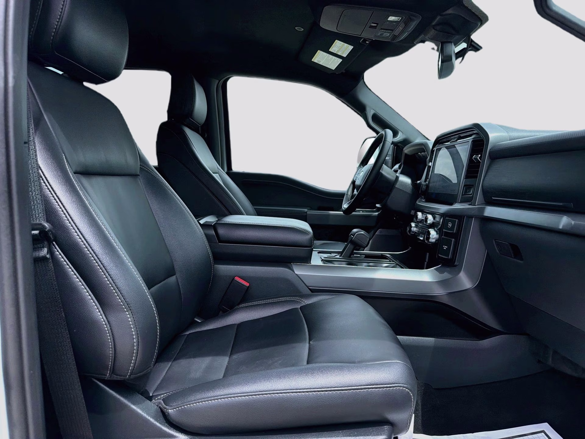 2025 Space White Metallic Ford F-150 XLT 4X4 Truck