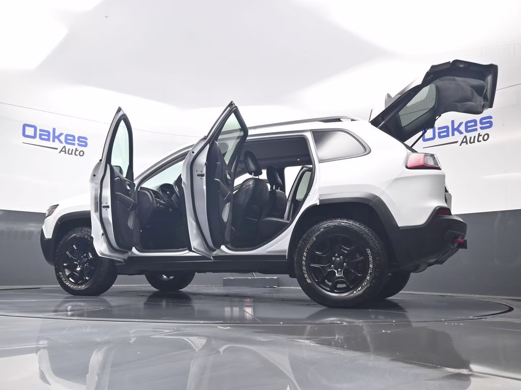 2019 Bright White Clearcoat Jeep Cherokee Trailhawk 4X4 SUV