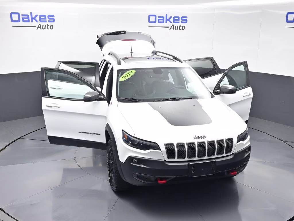 2019 Bright White Clearcoat Jeep Cherokee Trailhawk 4X4 SUV