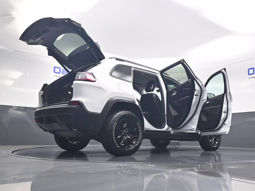 2019 Bright White Clearcoat Jeep Cherokee Trailhawk 4X4 SUV