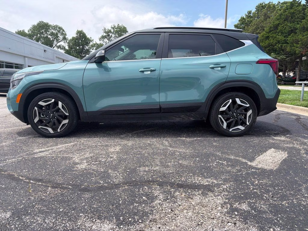 2024 Pluton Blue/Black Roof Kia Seltos SX AWD SUV
