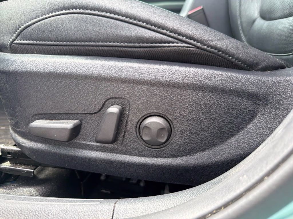 2024 Pluton Blue/Black Roof Kia Seltos SX AWD SUV