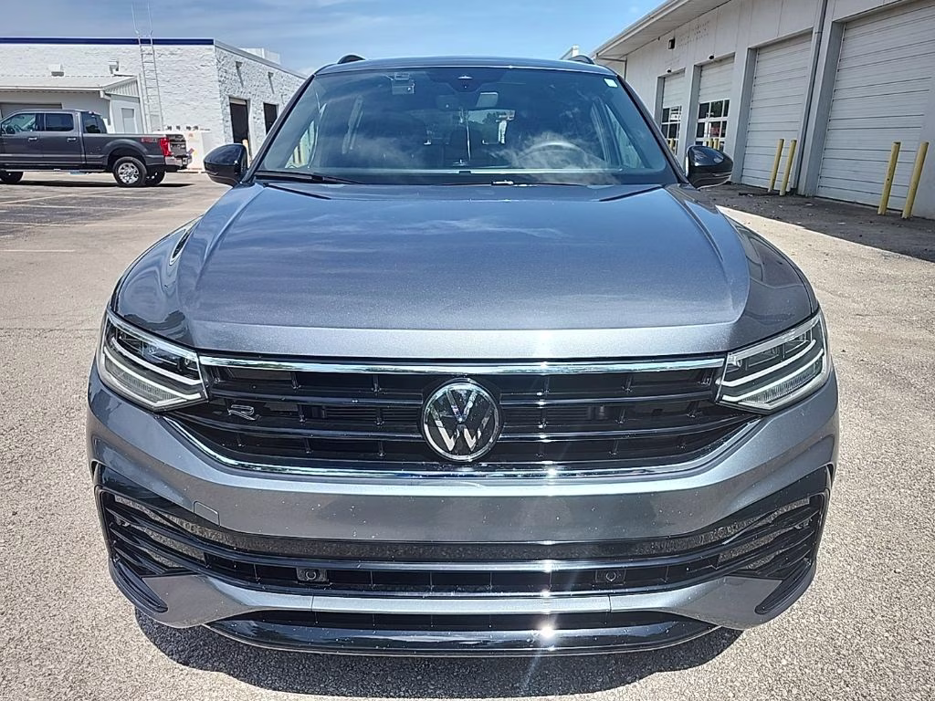 2024 Platinum Gray Metallic Volkswagen Tiguan 2.0T SE R-Line Black FWD SUV