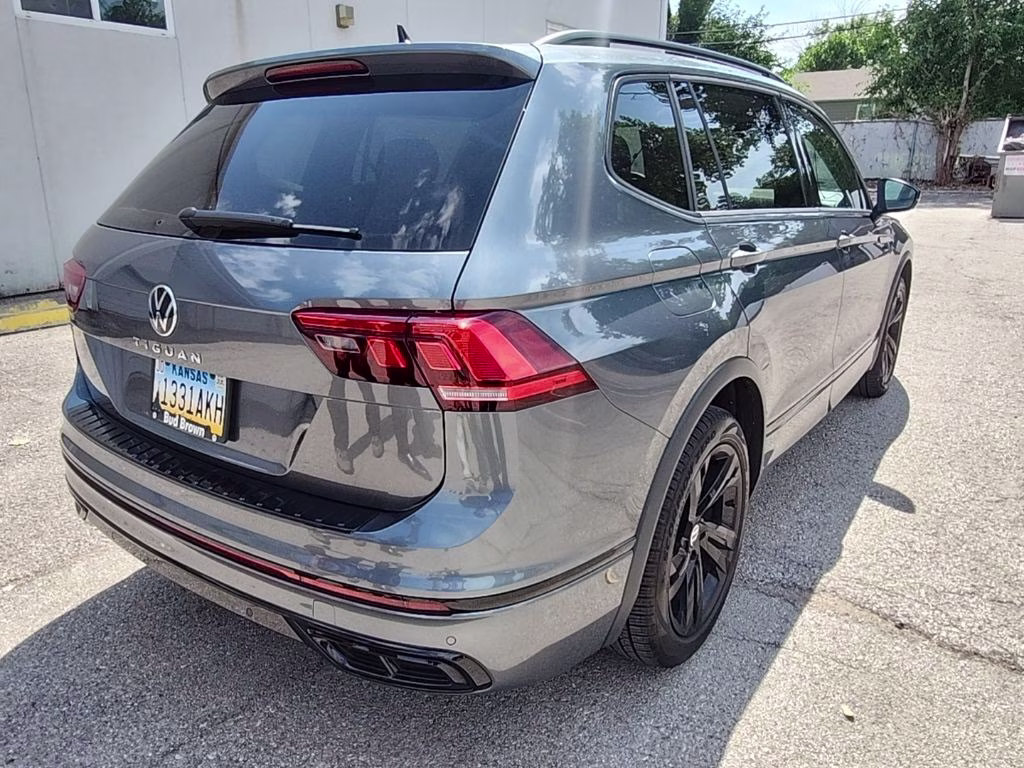 2024 Platinum Gray Metallic Volkswagen Tiguan 2.0T SE R-Line Black FWD SUV
