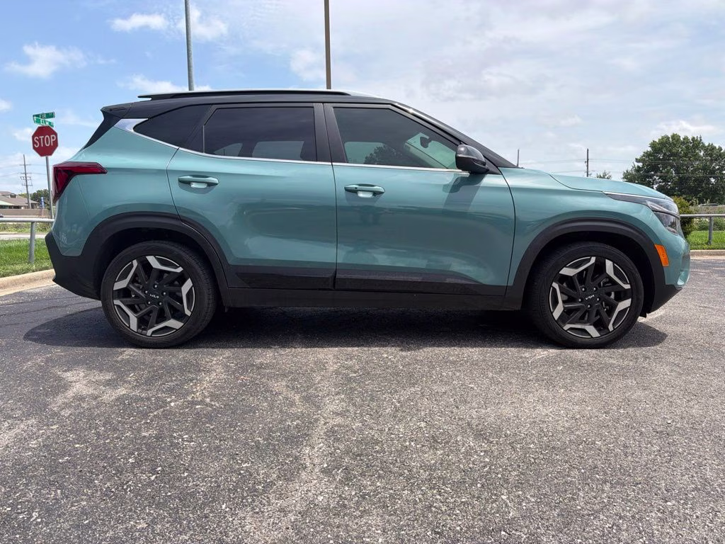 2024 Pluton Blue/Black Roof Kia Seltos SX AWD SUV