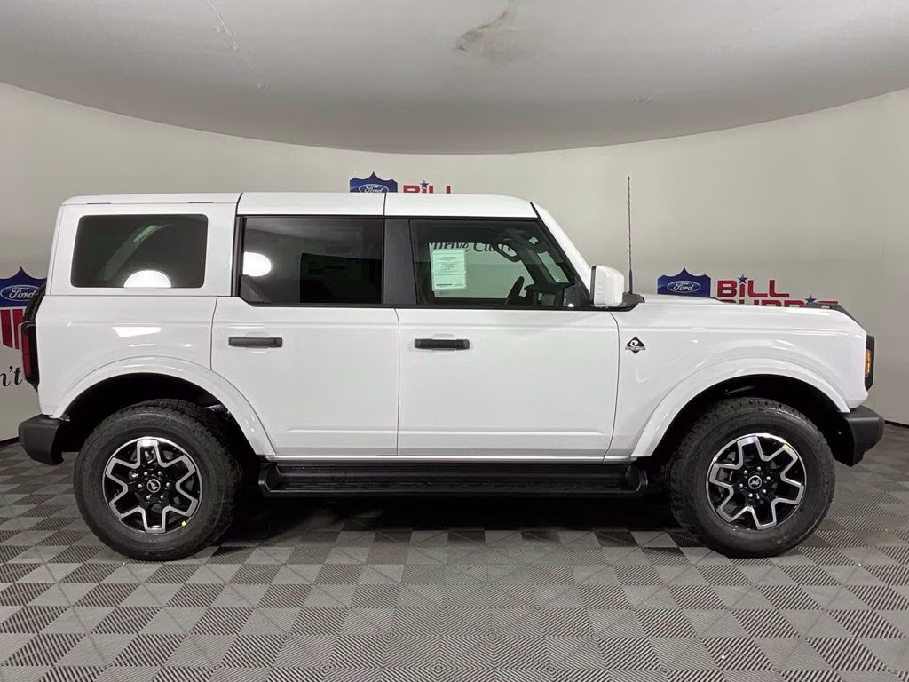 2026 Oxford White Ford Bronco Outer Banks 4X4 SUV