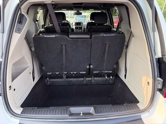 2019 White Dodge Grand Caravan SXT FWD Van