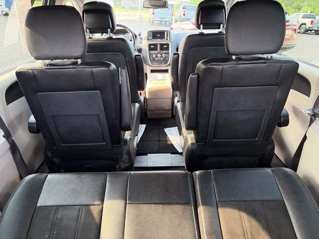 2019 White Dodge Grand Caravan SXT FWD Van