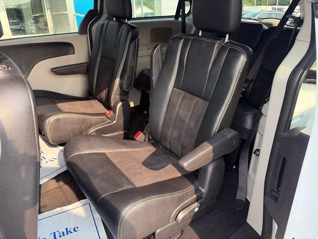 2019 White Dodge Grand Caravan SXT FWD Van