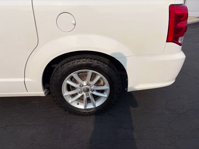 2019 White Dodge Grand Caravan SXT FWD Van