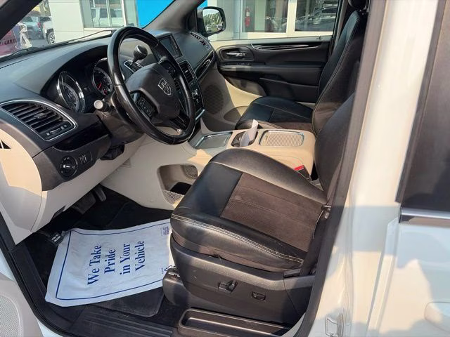 2019 White Dodge Grand Caravan SXT FWD Van