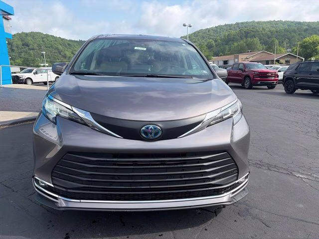2021 Predawn Gray Mica Toyota Sienna XLE AWD Van