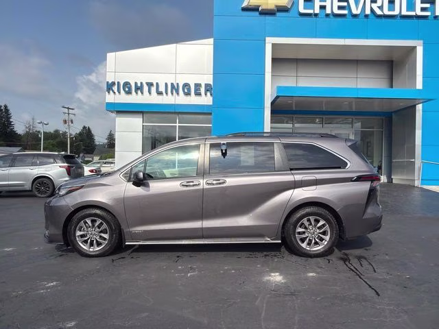 2021 Predawn Gray Mica Toyota Sienna XLE AWD Van