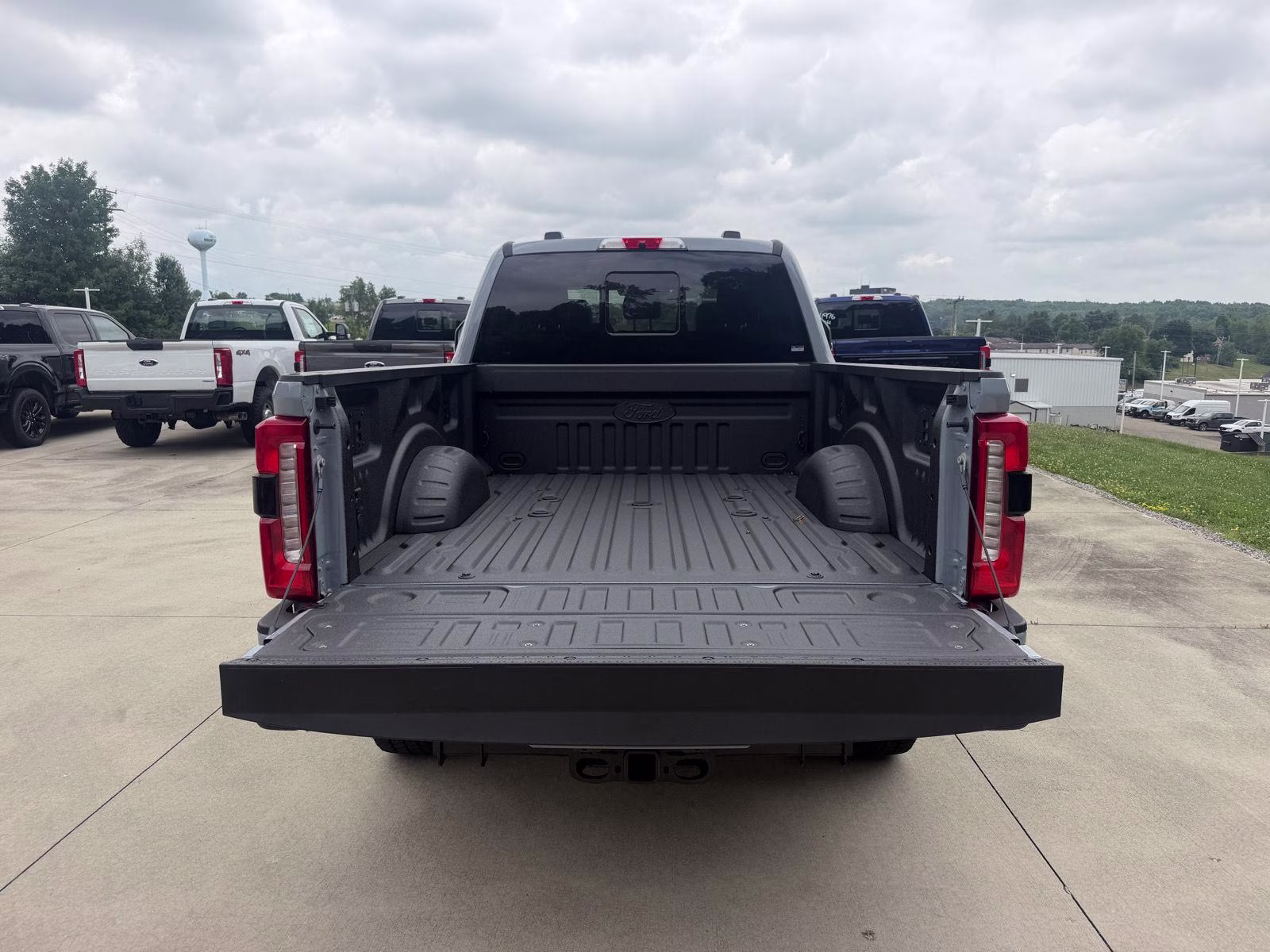 2026 Glacier Gray Metallic Tri-Coat Ford Super Duty F-250 SRW Lariat 4X4 Truck