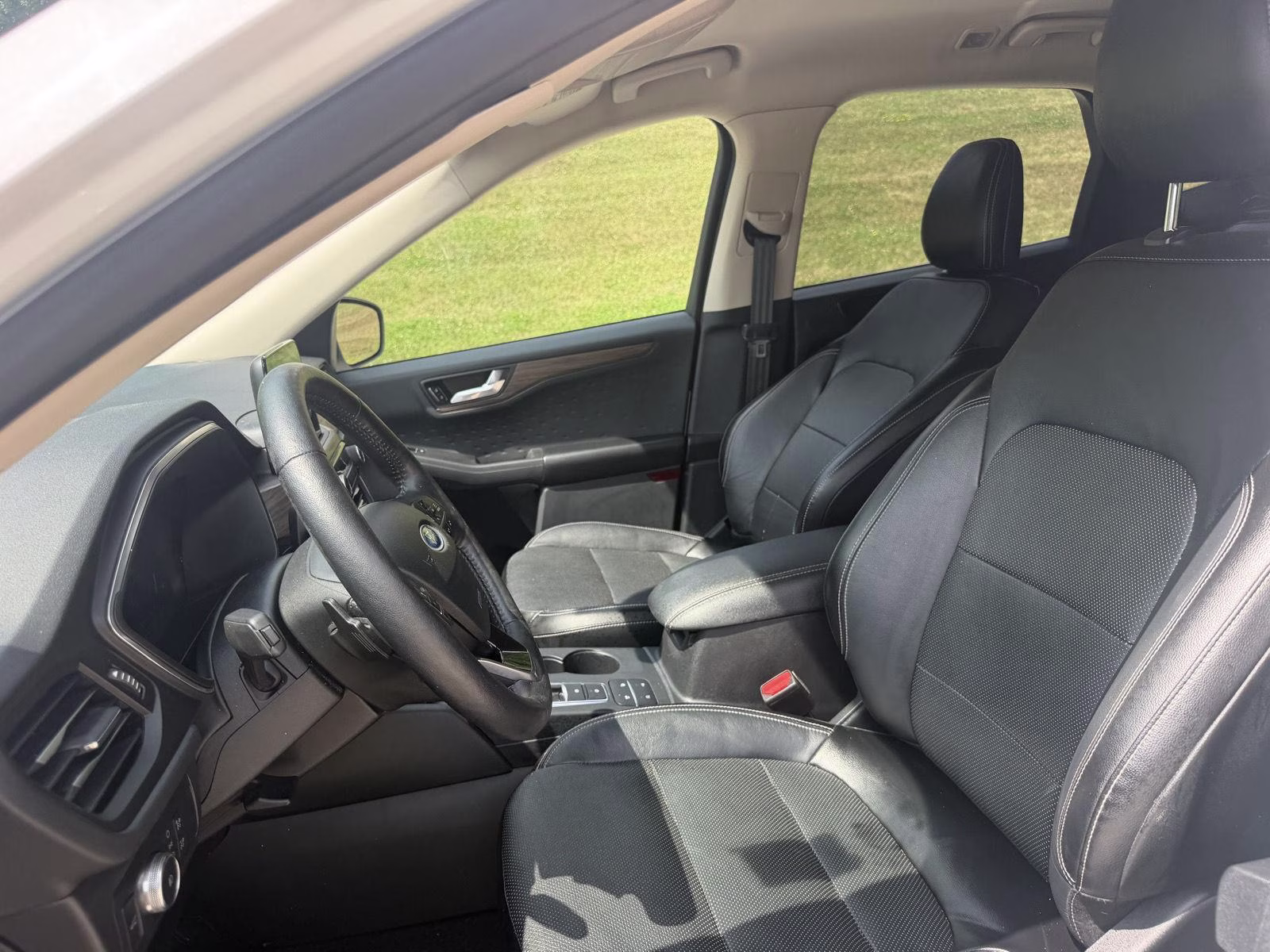 2020 Star White Metallic Tri-Coat Ford Escape Titanium AWD SUV