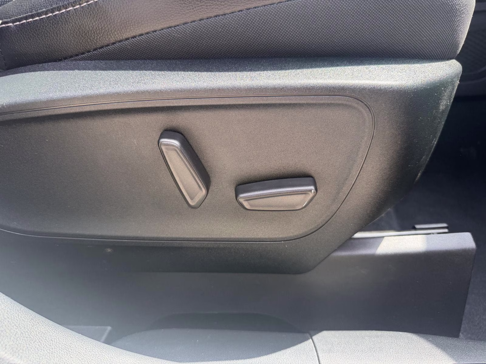 2020 Star White Metallic Tri-Coat Ford Escape Titanium AWD SUV