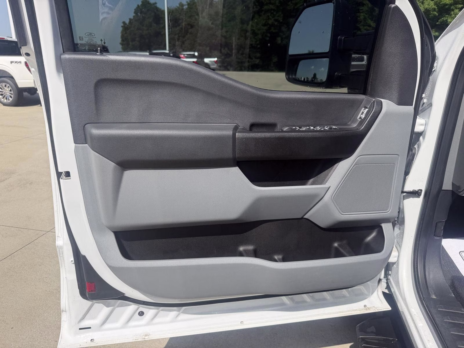 2023 Oxford White Ford Super Duty F-250 SRW XL 4X4 Truck