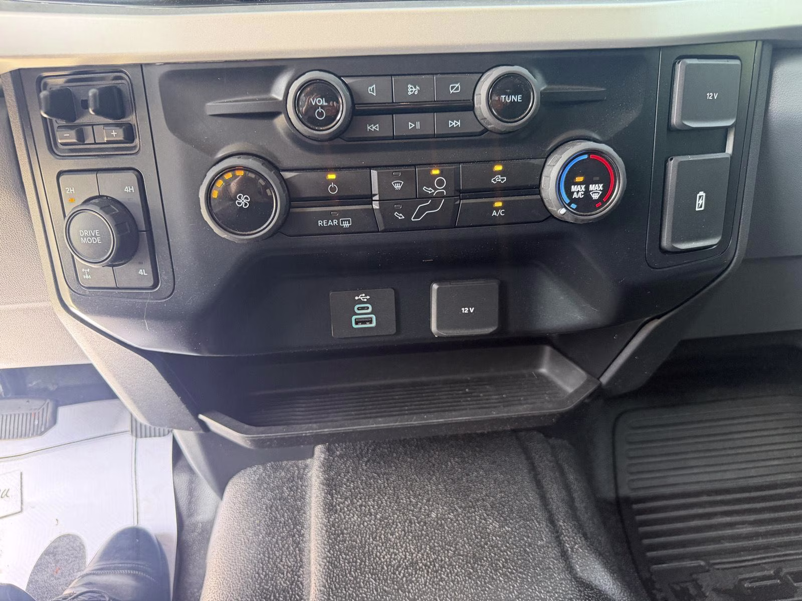2023 Oxford White Ford Super Duty F-250 SRW XL 4X4 Truck