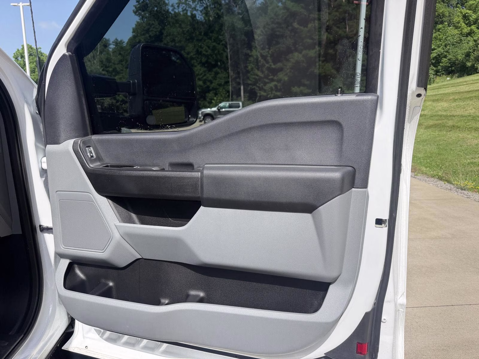 2023 Oxford White Ford Super Duty F-250 SRW XL 4X4 Truck