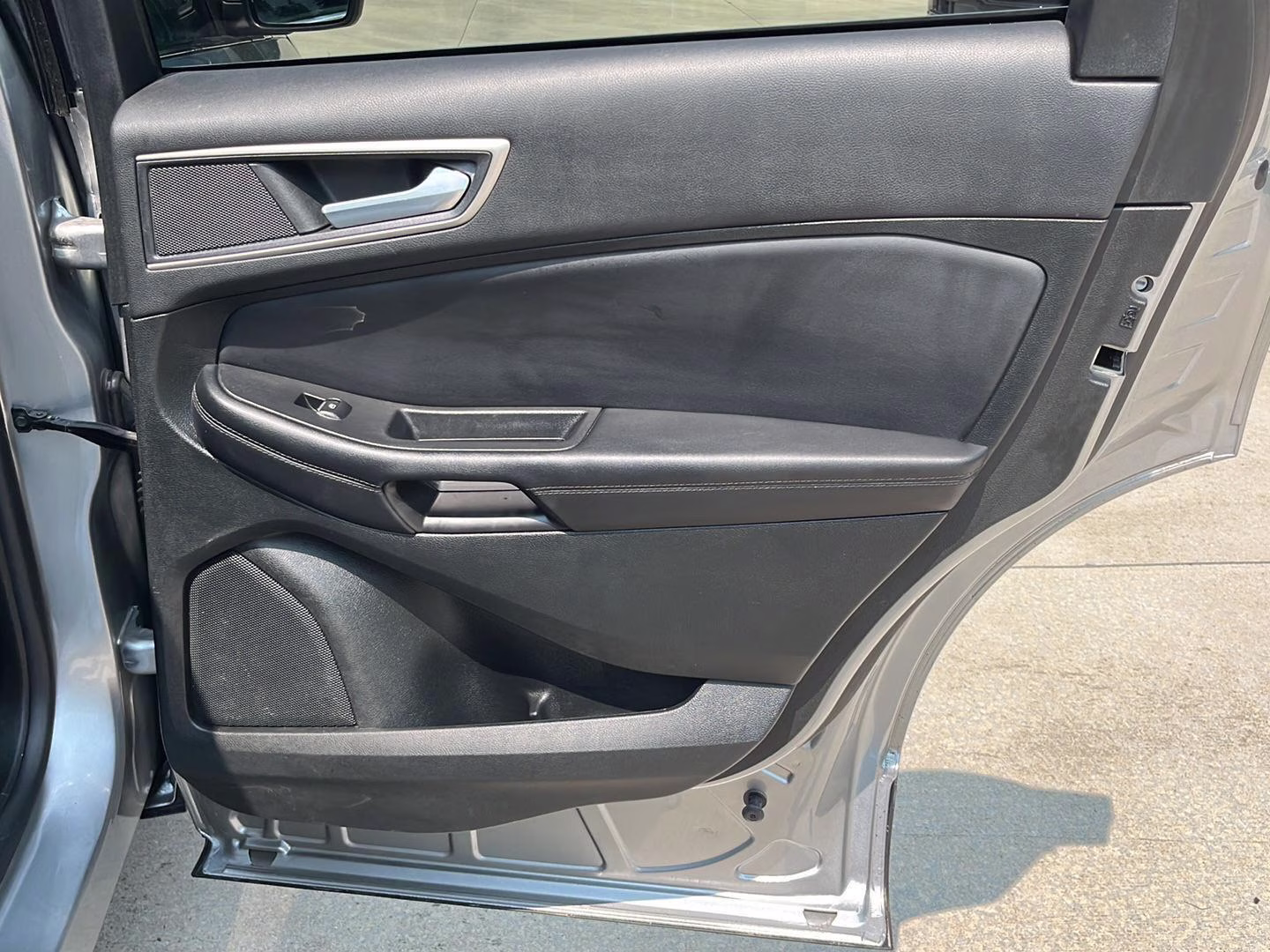 2023 Iconic Silver Ford Edge SEL AWD SUV