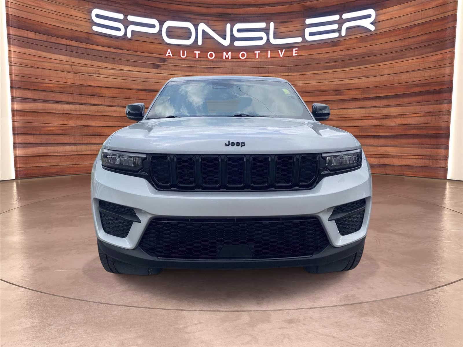 2023 Silver Zynith Jeep Grand Cherokee Altitude 4X4 SUV
