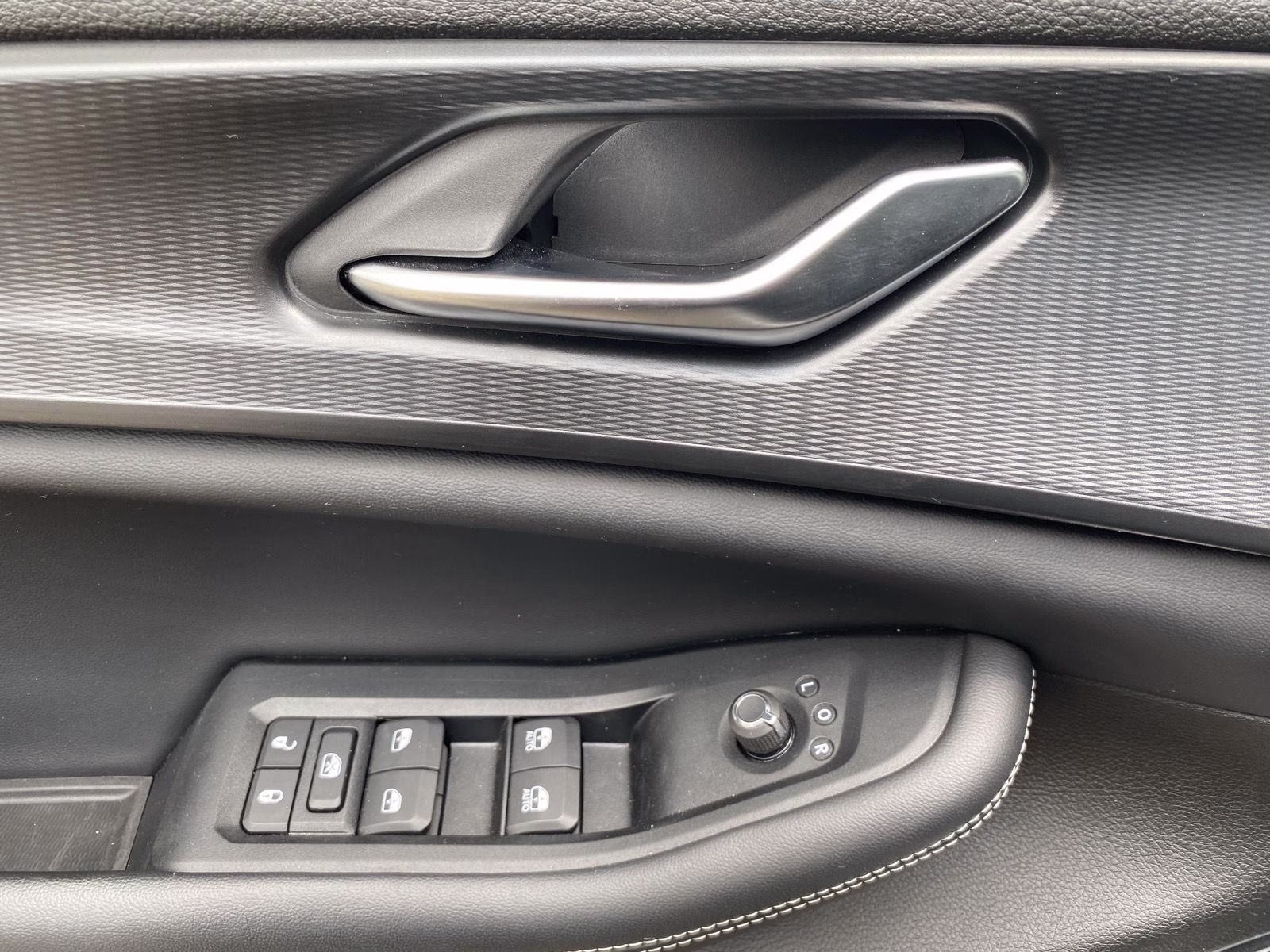 2023 Silver Zynith Jeep Grand Cherokee Altitude 4X4 SUV
