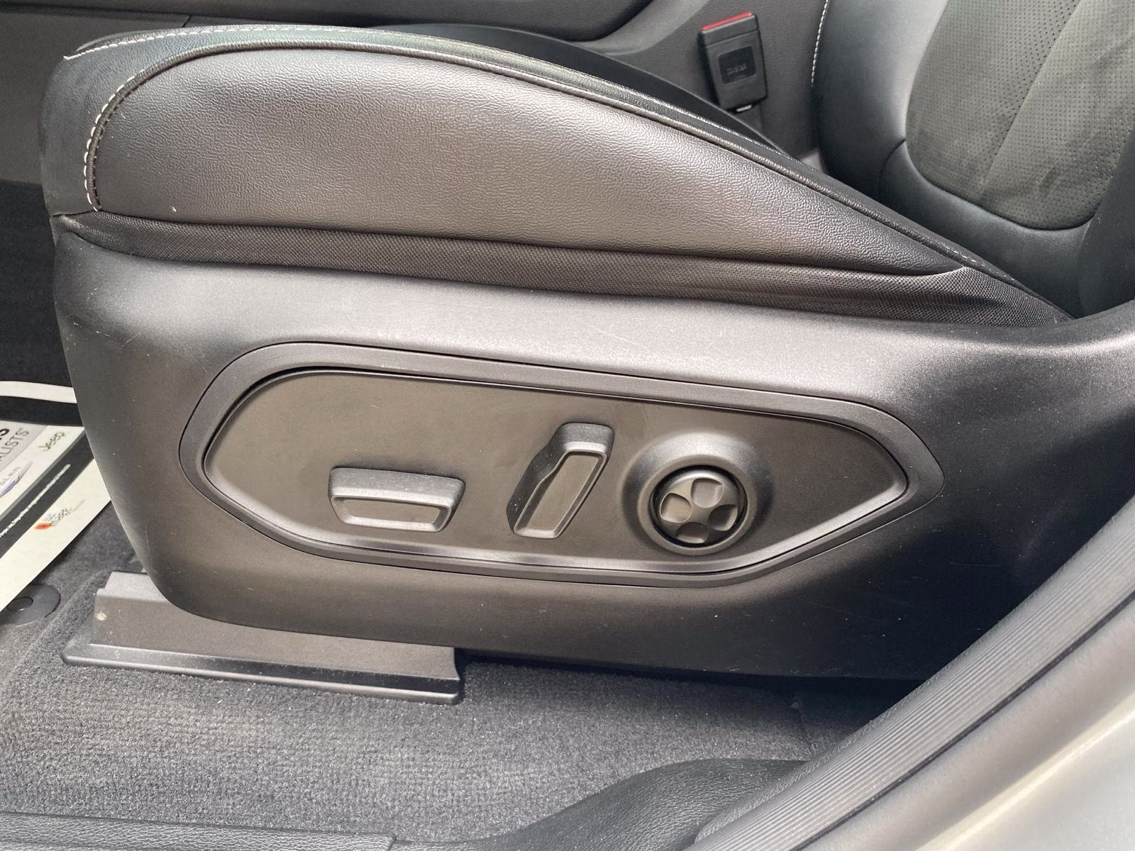 2023 Silver Zynith Jeep Grand Cherokee Altitude 4X4 SUV