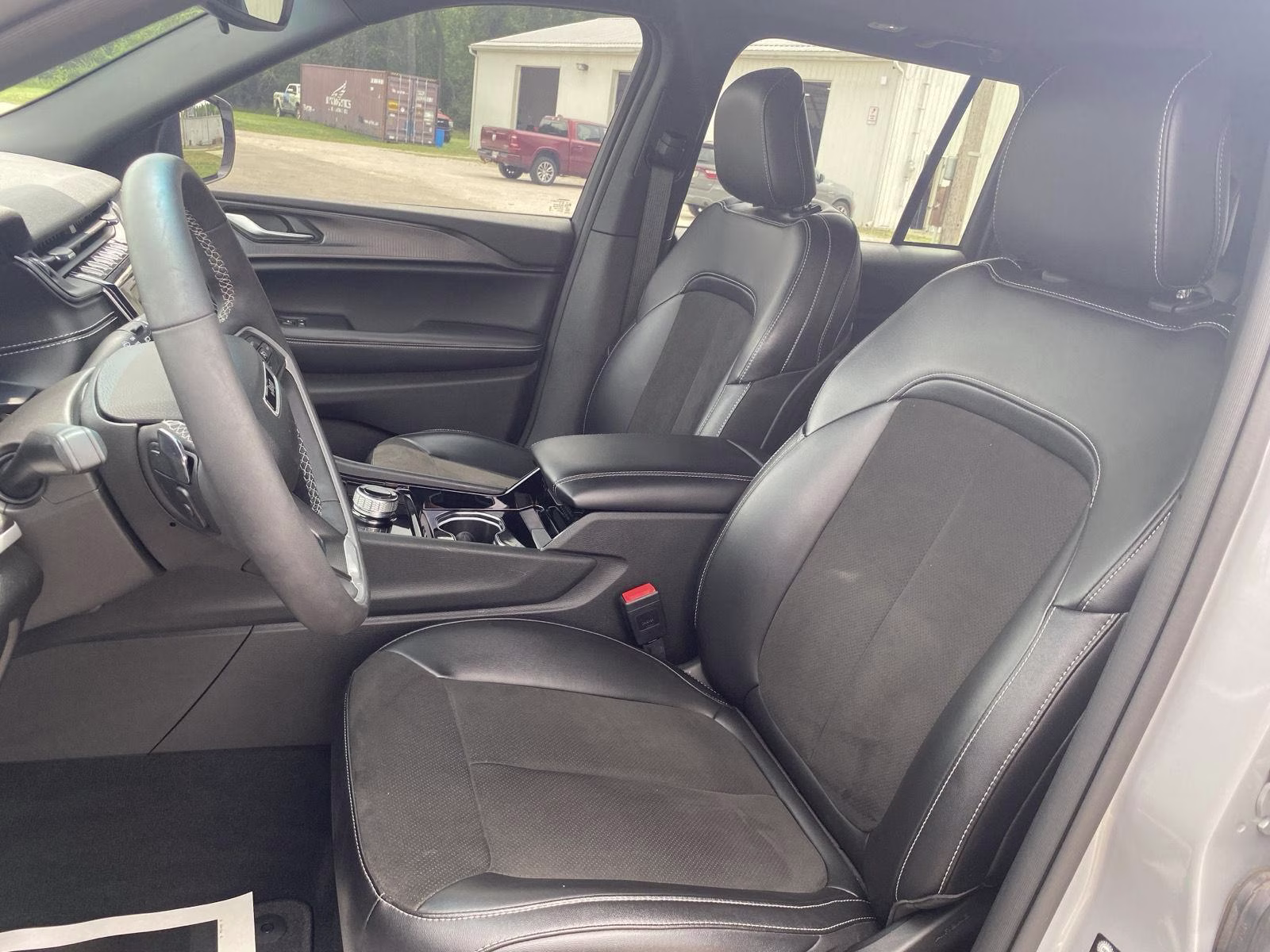 2023 Silver Zynith Jeep Grand Cherokee Altitude 4X4 SUV
