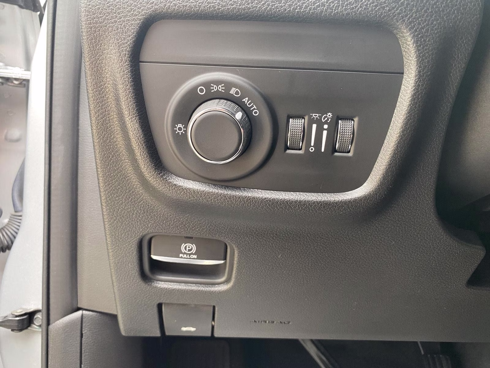 2023 Silver Zynith Jeep Grand Cherokee Altitude 4X4 SUV