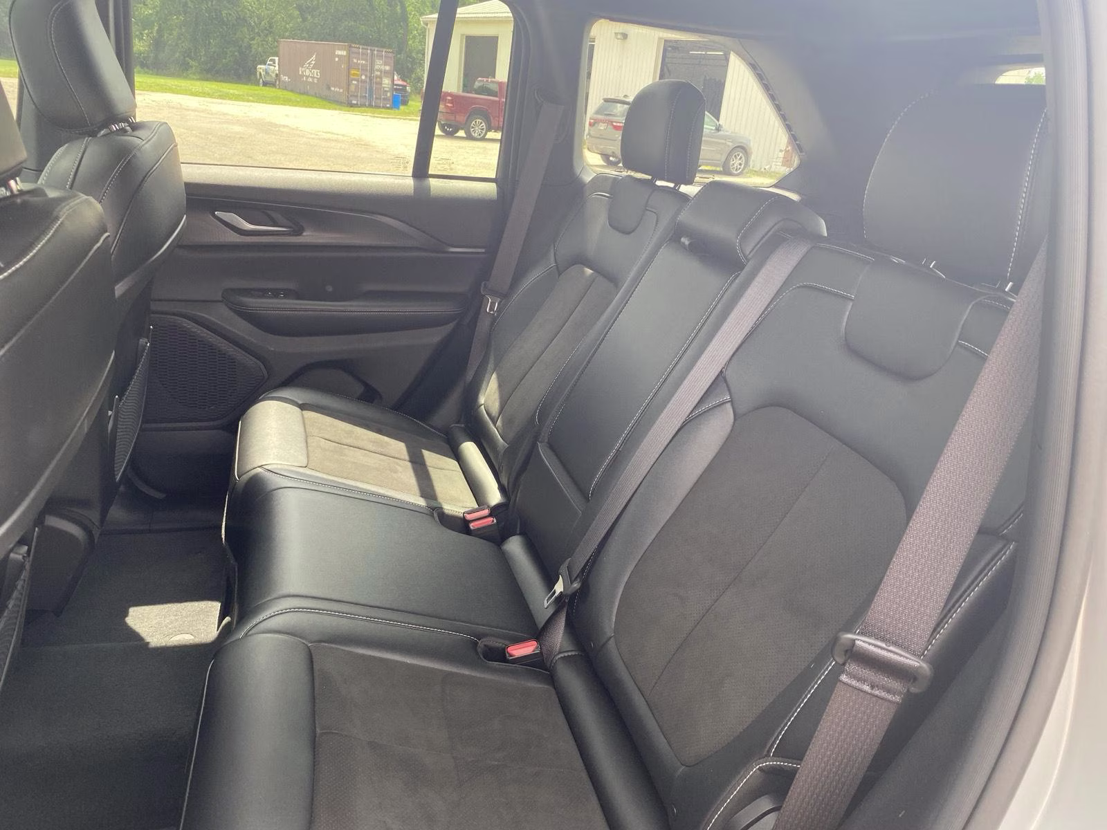 2023 Silver Zynith Jeep Grand Cherokee Altitude 4X4 SUV
