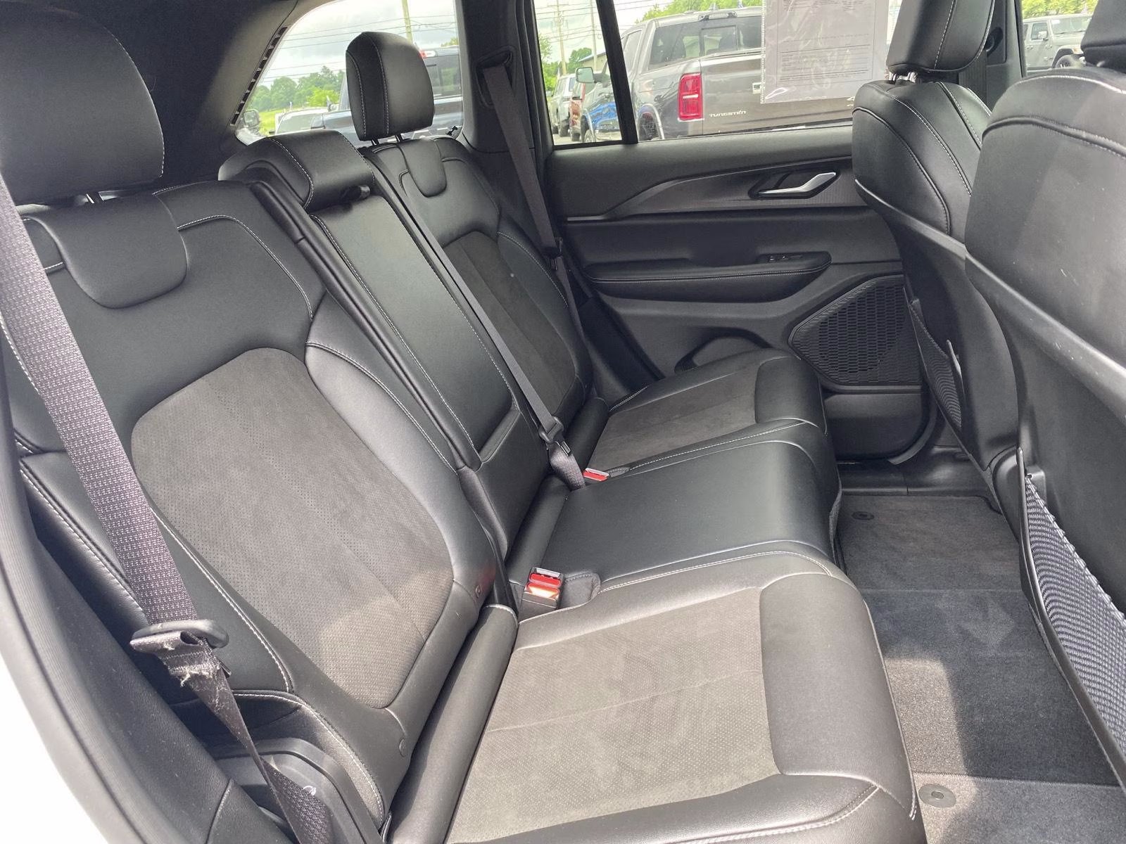 2023 Silver Zynith Jeep Grand Cherokee Altitude 4X4 SUV