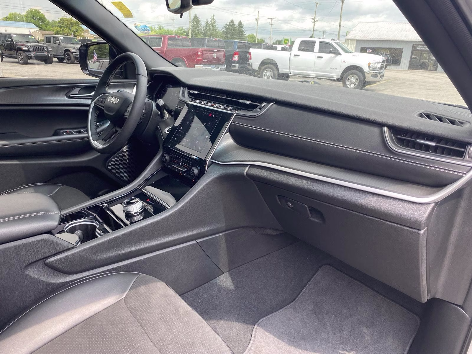 2023 Silver Zynith Jeep Grand Cherokee Altitude 4X4 SUV