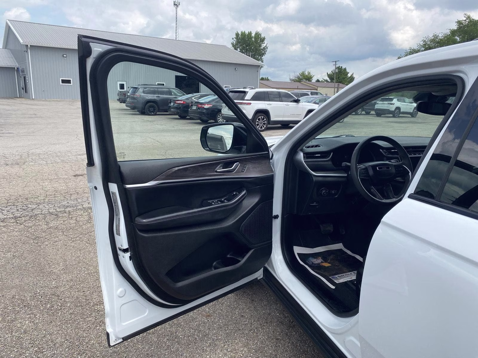 2023 Bright White Clearcoat Jeep Grand Cherokee L Limited 4X4 SUV