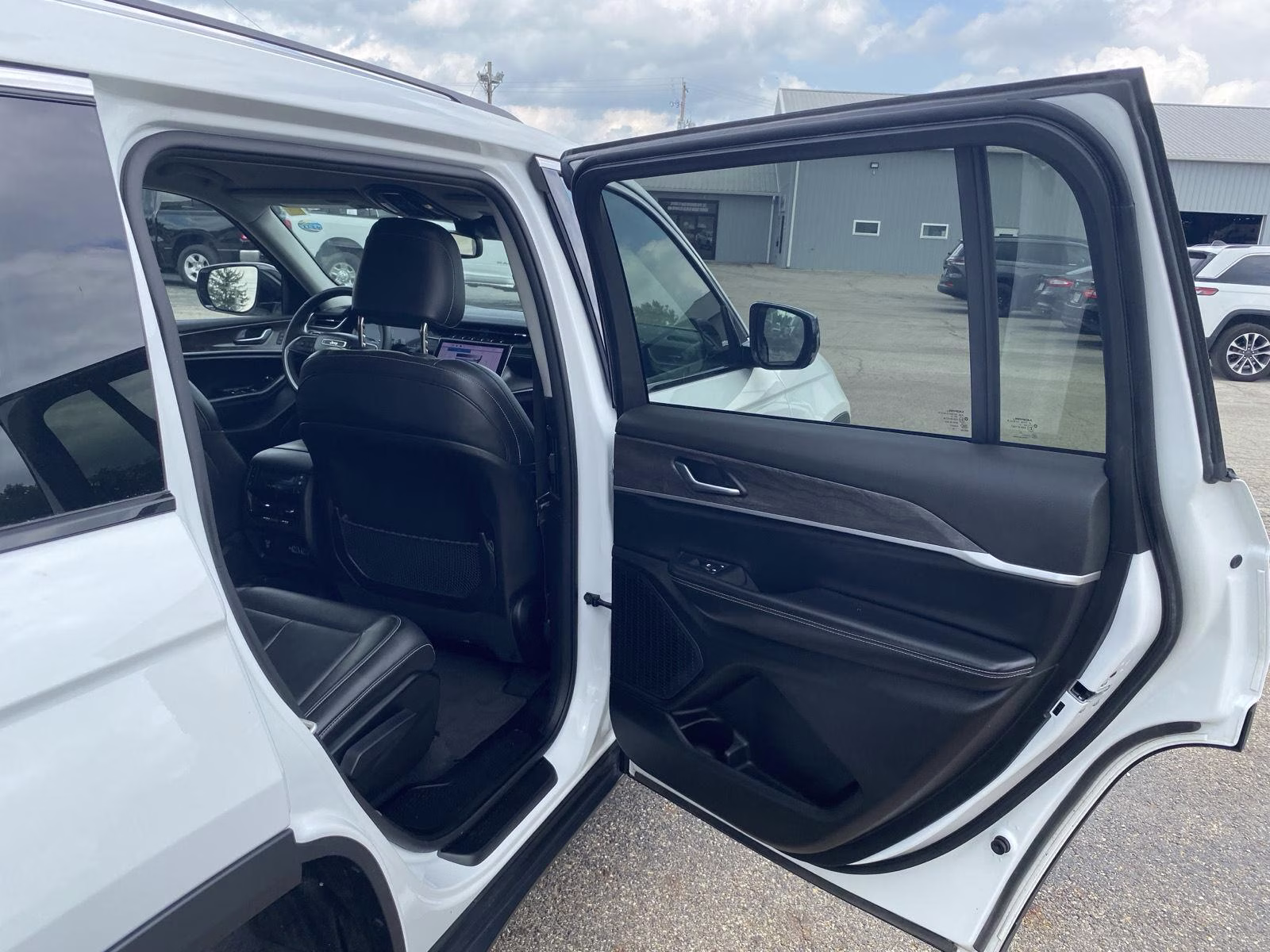 2023 Bright White Clearcoat Jeep Grand Cherokee L Limited 4X4 SUV
