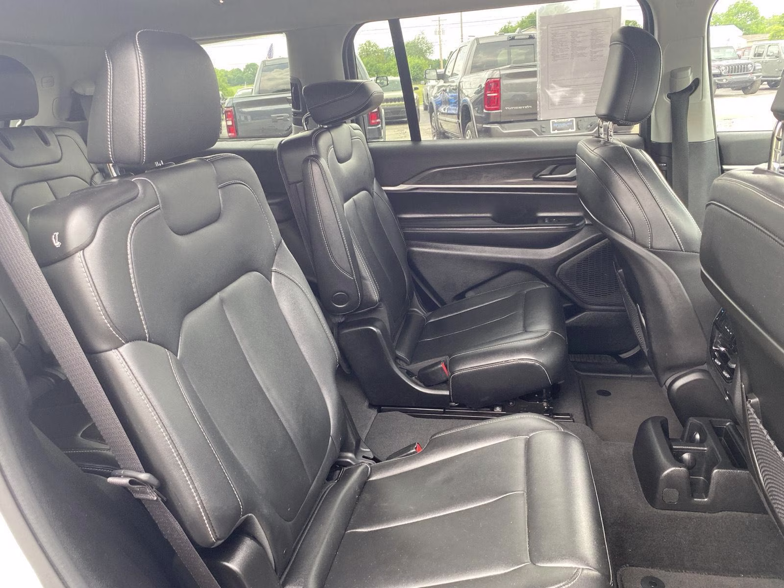 2023 Bright White Clearcoat Jeep Grand Cherokee L Limited 4X4 SUV