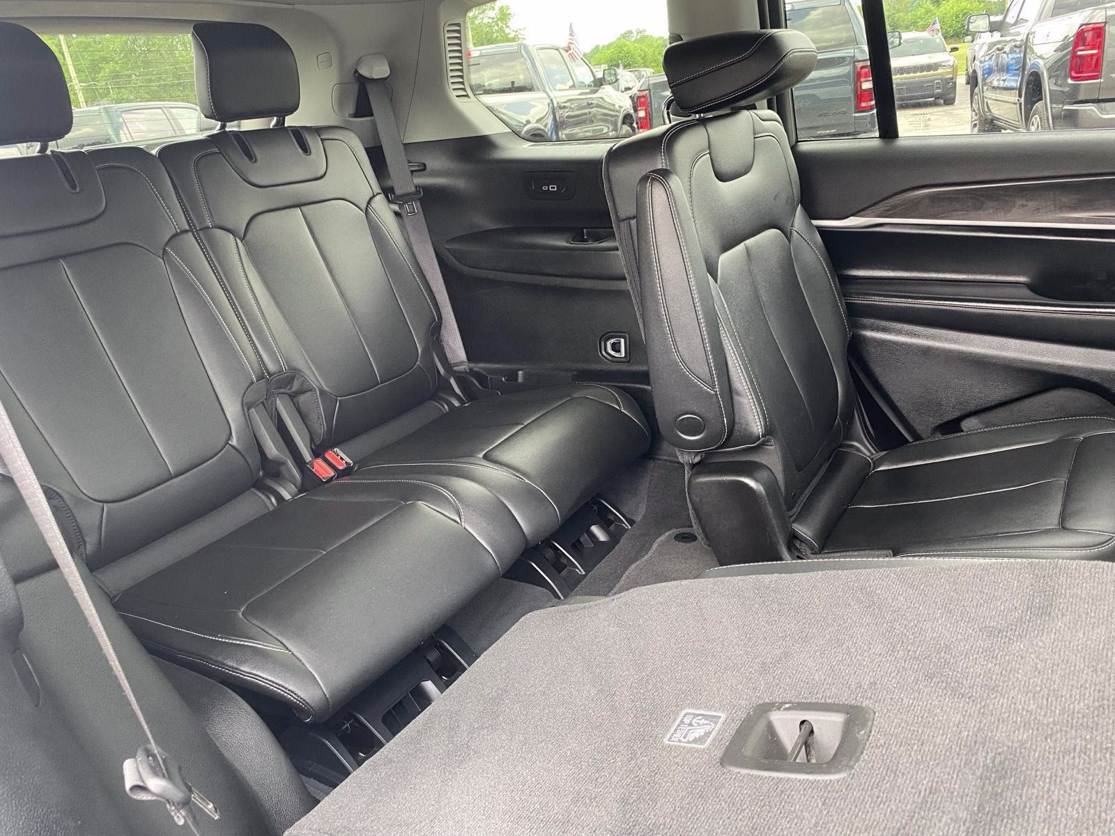 2023 Bright White Clearcoat Jeep Grand Cherokee L Limited 4X4 SUV