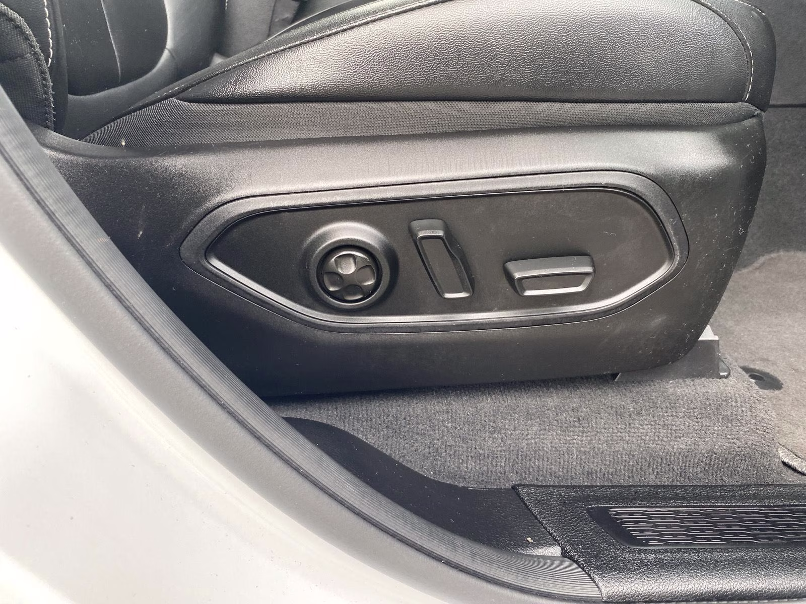 2023 Bright White Clearcoat Jeep Grand Cherokee L Limited 4X4 SUV