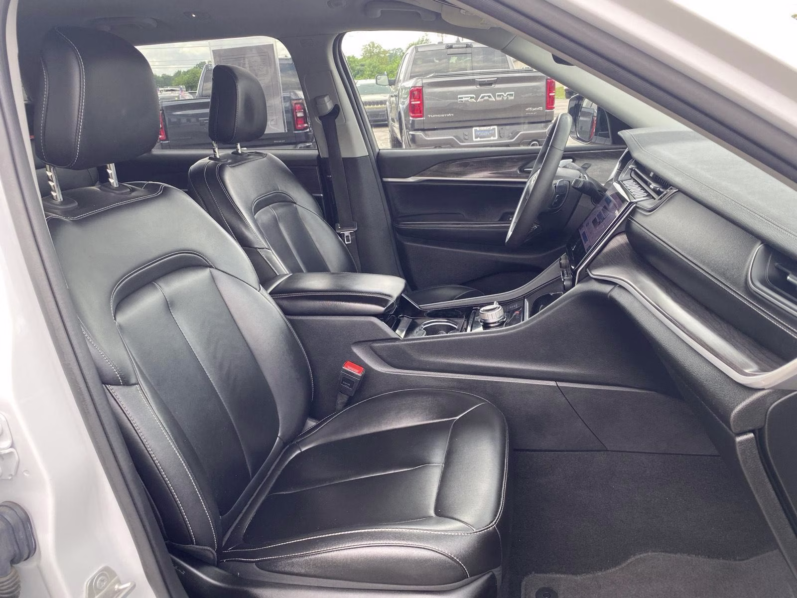 2023 Bright White Clearcoat Jeep Grand Cherokee L Limited 4X4 SUV