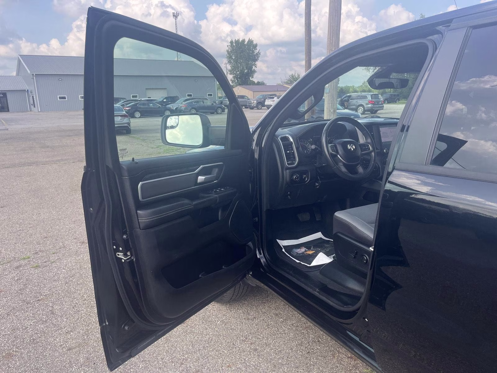 2023 Diamond Black Crystal Pearlcoat Ram 1500 Big Horn 4X4 Truck