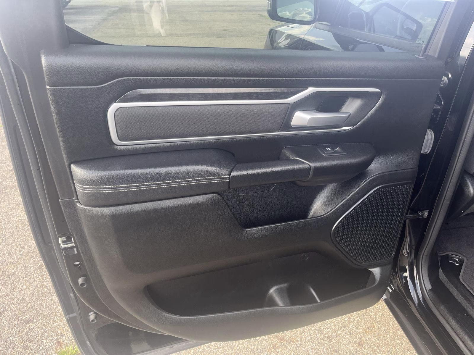 2023 Diamond Black Crystal Pearlcoat Ram 1500 Big Horn 4X4 Truck