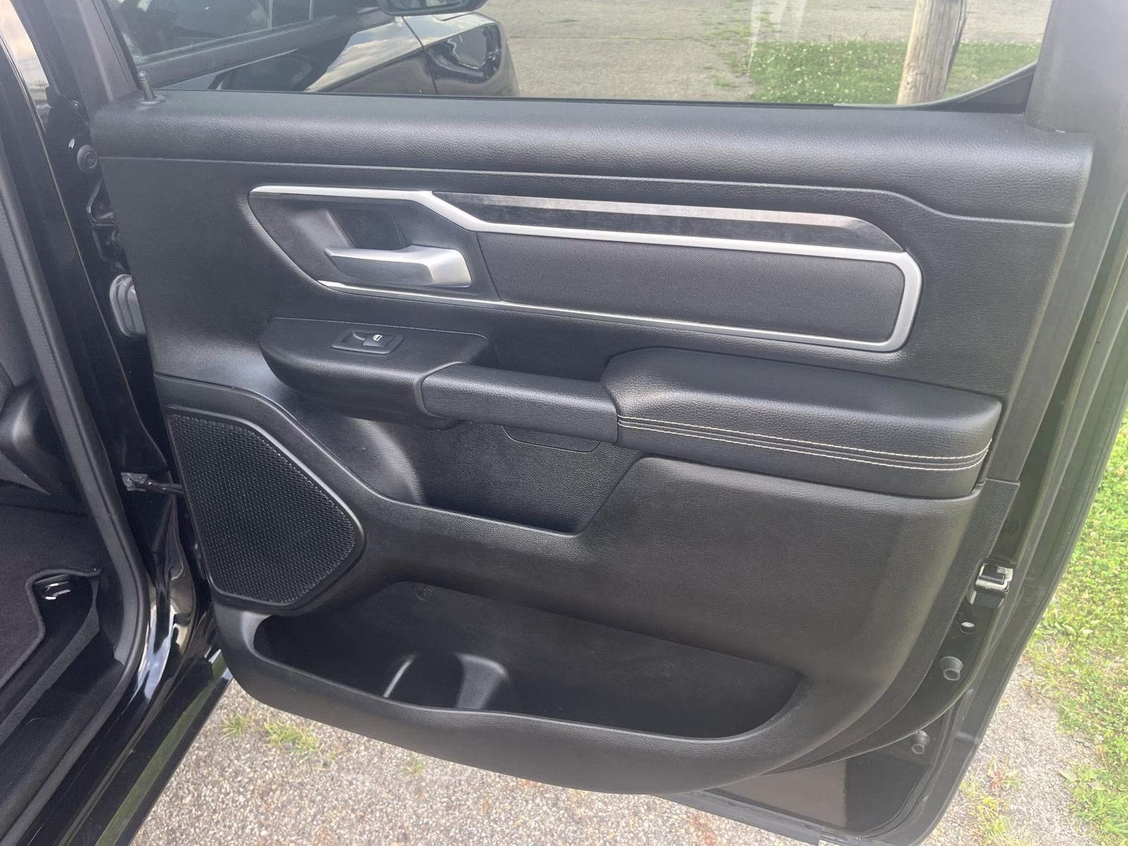 2023 Diamond Black Crystal Pearlcoat Ram 1500 Big Horn 4X4 Truck