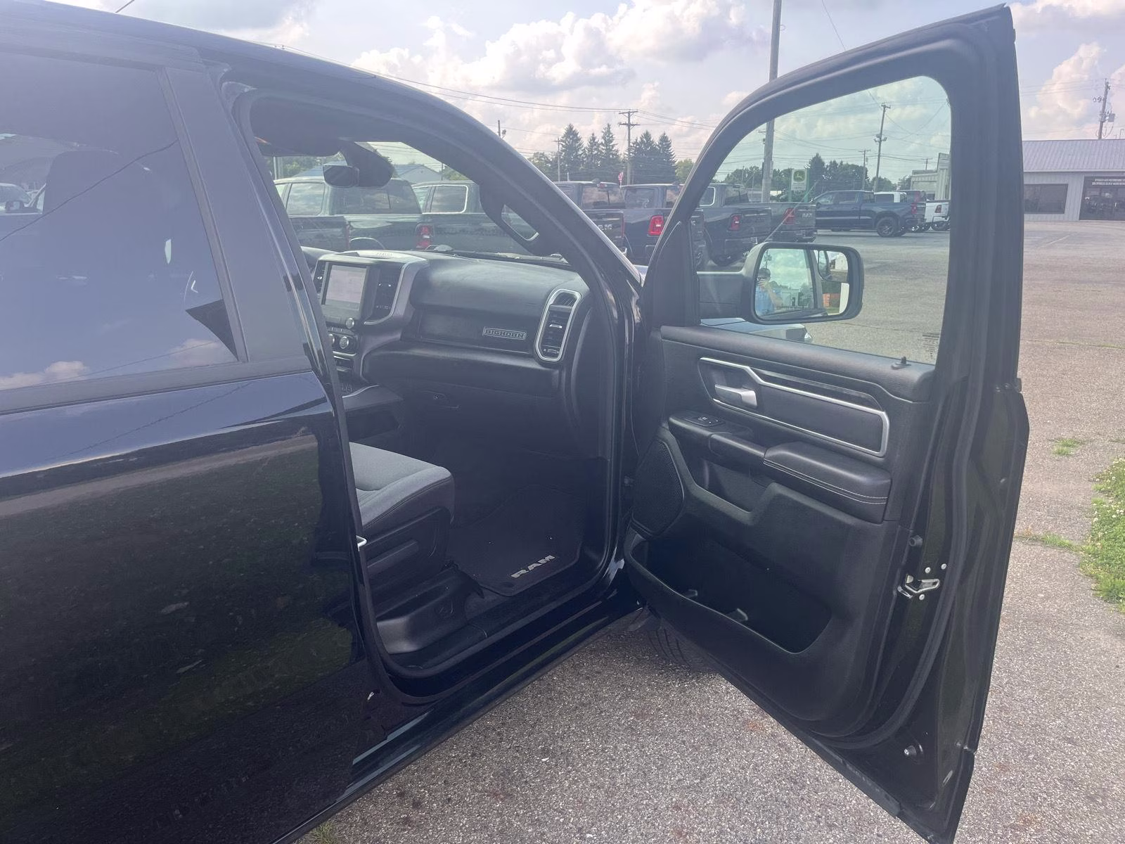 2023 Diamond Black Crystal Pearlcoat Ram 1500 Big Horn 4X4 Truck