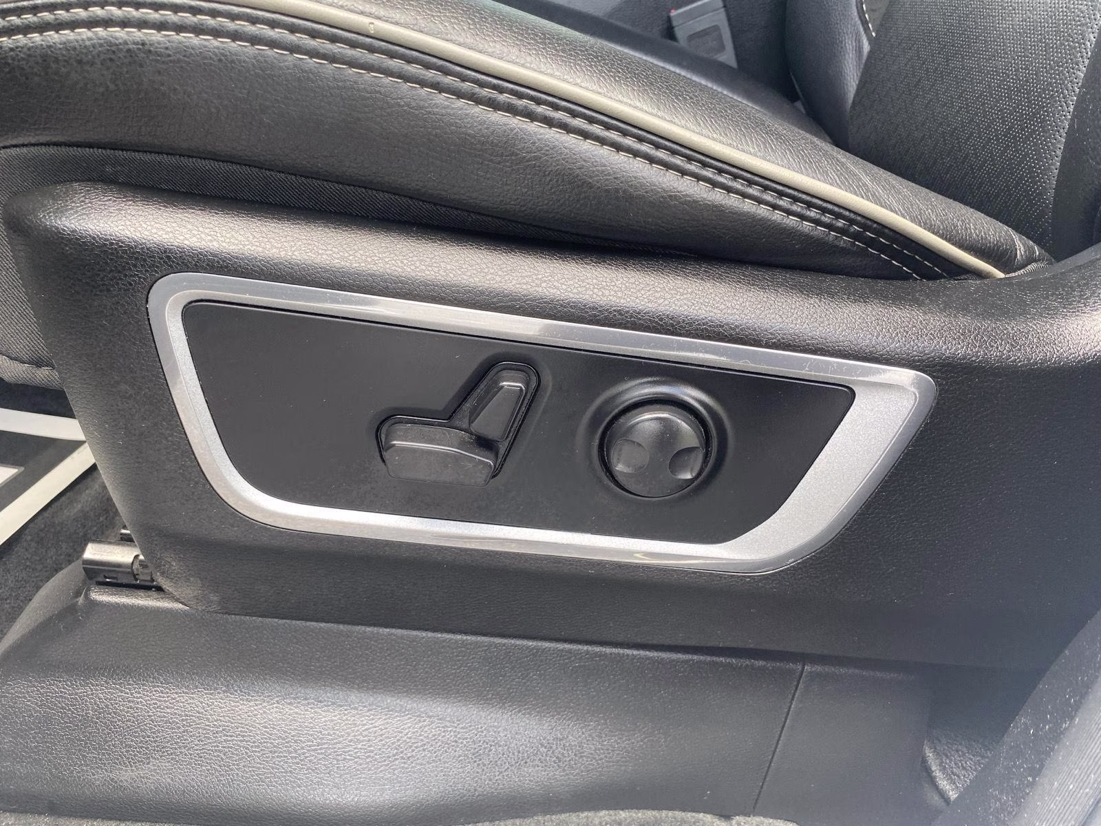 2023 Bright White Clearcoat Ram 1500 Laramie 4X4 Truck