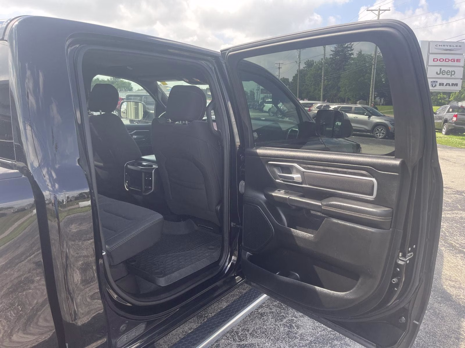 2023 Diamond Black Crystal Pearlcoat Ram 1500 Big Horn 4X4 Truck