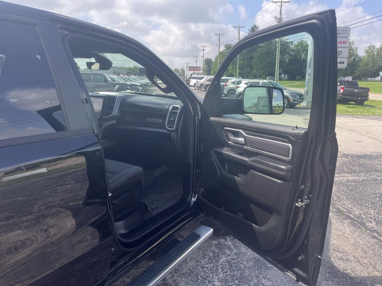 2023 Diamond Black Crystal Pearlcoat Ram 1500 Big Horn 4X4 Truck
